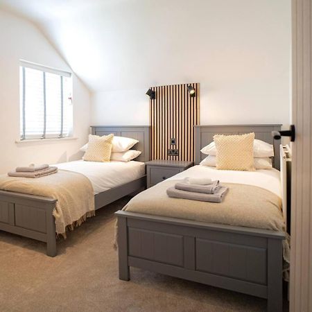 Stylish 2 Bedroom Cottage With Hot Tub And Parking Bewdley Luaran gambar