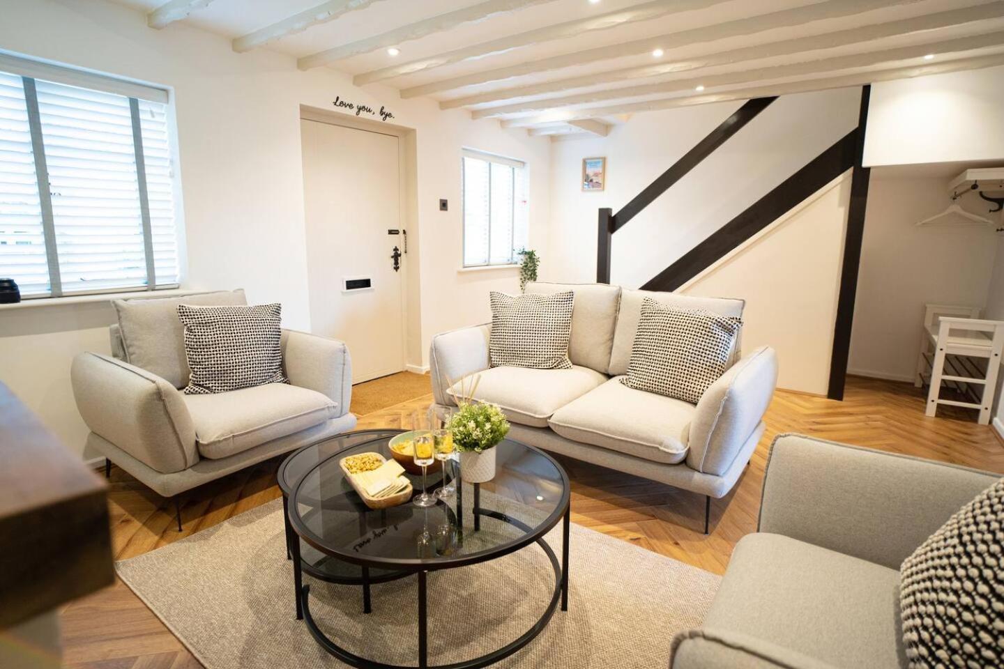 Stylish 2 Bedroom Cottage With Hot Tub And Parking Bewdley Luaran gambar
