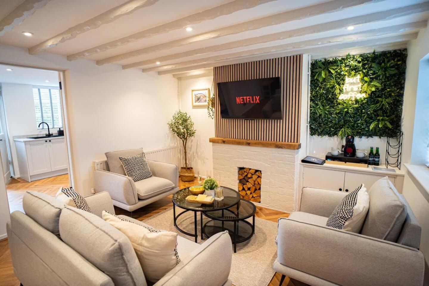 Stylish 2 Bedroom Cottage With Hot Tub And Parking Bewdley Luaran gambar