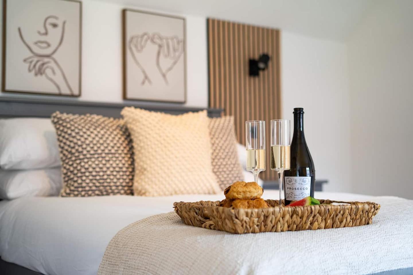 Stylish 2 Bedroom Cottage With Hot Tub And Parking Bewdley Luaran gambar
